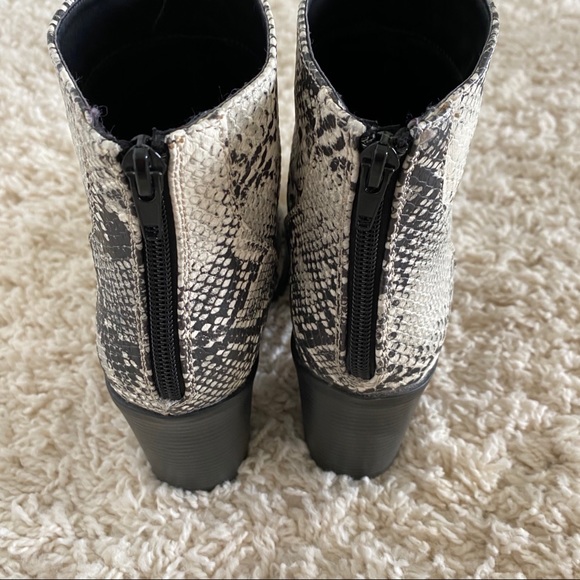 SOLD❌Qupid Block Heel Snakeskin Print Booties - Picture 5 of 8